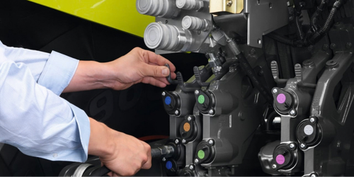 Technician making up a hydraulic hose in the CLAAS Western parts department